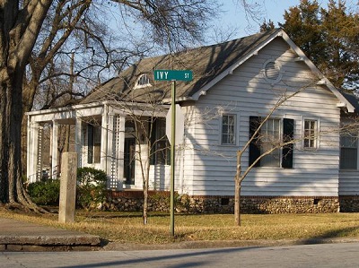 The Rockmart Women's Building